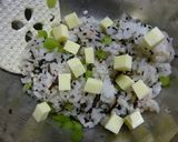 チーズ×セロリ×梅胡麻のおにぎり作り方4写真