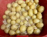 小玉じゃがいもと鶏ミンチの甘辛味噌煮♪作り方3写真