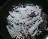牛こま切れ肉と水菜の炒め物作り方3写真