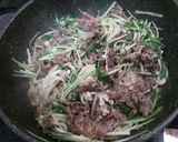 牛こま切れ肉と水菜の炒め物作り方5写真