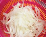 炒めたトマトと新たまのパスタ作り方1写真