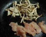 キノコと鶏むね肉のオイスター炒め作り方1写真