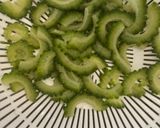 粗挽き胡椒効いたゴーヤの素麺😋作り方1写真