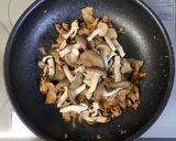 豚肉と卵、キノコの炒め物作り方5写真
