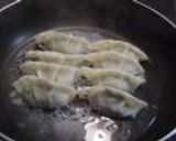 豆腐が入って皮がパリパリ　簡単！ニラ餃子作り方3写真