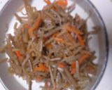 鶏挽肉ときんぴらごぼうの炒めご飯作り方3写真