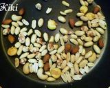 塩麹de鶏肉のミックスナッツ炒め作り方2写真
