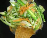 ☆アスパラ麺と豚肉の炒め物☆作り方3写真