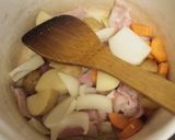 塩麹de豚バラと新じゃがの煮物作り方4写真