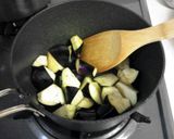 ご飯がすすむ！ナスとピーマンの肉味噌炒め作り方2写真