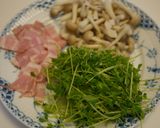 豆苗としめじベーコンの目玉ガレット作り方2写真