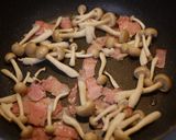 豆苗としめじベーコンの目玉ガレット作り方3写真