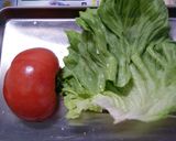トマトとレタスのお味噌汁☆作り方1写真