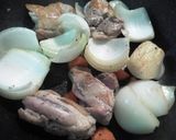 鶏もも肉と玉ねぎのトロトロ味噌カレー煮作り方1写真