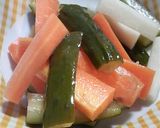 酸っぱ旨♪余ったピクルスでカレーマヨ炒め作り方1写真