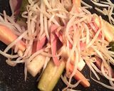 酸っぱ旨♪余ったピクルスでカレーマヨ炒め作り方2写真