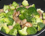 簡単♡鶏もも肉とブロッコリー味噌マヨ炒め作り方2写真