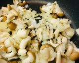 鶏肉とキノコの玉子チャーハン作り方1写真