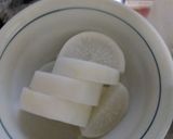 黒飴でコク旨♪手羽元と大根の甘辛煮作り方1写真