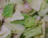 簡単！鶏肉とキャベツのナンプラー蒸し作り方3写真
