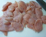 鶏胸肉と紫蘇のレモンナンプラー炒め♪作り方1写真