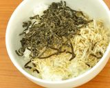 夜食グルメ★しらすと昆布の柚子胡椒雑炊作り方2写真