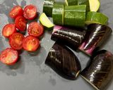 【簡単夕食】柔らか鶏胸肉と夏野菜のカレー炒め作り方2写真