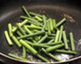 韓国料理—さつま揚げとにんにくの芽炒め作り方2写真