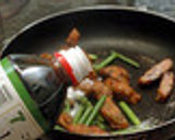 韓国料理—さつま揚げとにんにくの芽炒め作り方4写真