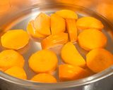 新玉葱と新じゃがが旨い♡鶏肉DE肉じゃが作り方1写真