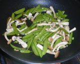絹さやときのこのバター炒め作り方4写真