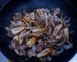 豚バラとちくわの卵とじ♪作り方2写真