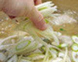 韓国料理ー韓国お雑煮：トックマンドゥグク作り方9写真