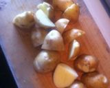 新ジャガと鶏肉の揚げ煮物作り方1写真