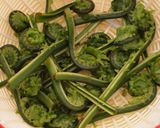 一番おいしい食べ方！こごみのお刺身作り方1写真