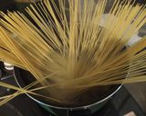 パセリとトマトとヒマワリ種のパスタ作り方1写真