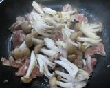 あさりとしめじと豚肉で♫作り方2写真