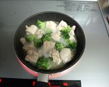 チキンとブロッコリーの炒め煮♪黒七味で♪作り方3写真