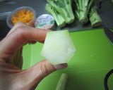 ☆節約☆ブロッコリーの茎とツナの炒め物作り方1写真