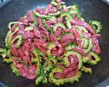 牛肉とゴーヤの塩麹胡麻炒め♪作り方5写真