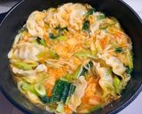 冷凍餃子と野菜で簡単！旨辛キムチ餃子鍋作り方9写真