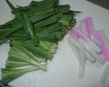 かまぼことニラの豆板醤和え作り方1写真