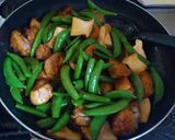 スナップえんどうと鳥ももとｴﾘﾝｷﾞ炒め作り方5写真