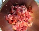 牛すじ肉でシチュー作り方1写真