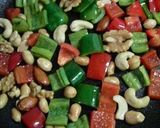 家庭で簡単♪鶏肉とナッツの炒めもの作り方5写真