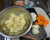 麺つゆでバター風味が食欲そそる肉ジャガ作り方1写真