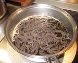 魚の煮汁で蒟蒻煮。作り方3写真