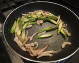 イカ（イカげそ）とアスパラのバター炒め♪作り方4写真
