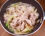 豚バラごぼうの柳川風☆卵とじすき煮丼🍚作り方3写真