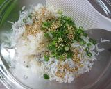 ごま香る♪しらすおにぎり作り方1写真